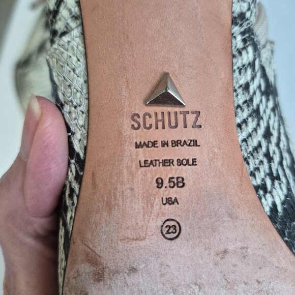 Schutz Bette Genuine Leather Snake Ankle Booties Low Heel Cream/Black Size 9.5 B - Picture 3 of 15